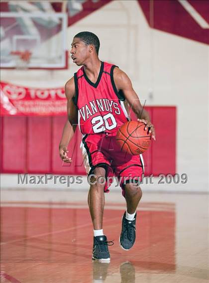 Thumbnail 2 in Van Nuys vs Pasadena (Rose City Round Ball Classic) photogallery.