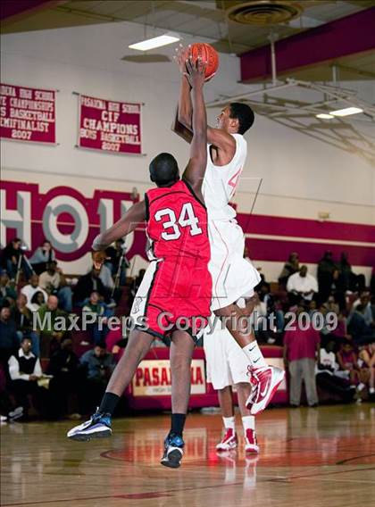 Thumbnail 3 in Van Nuys vs Pasadena (Rose City Round Ball Classic) photogallery.