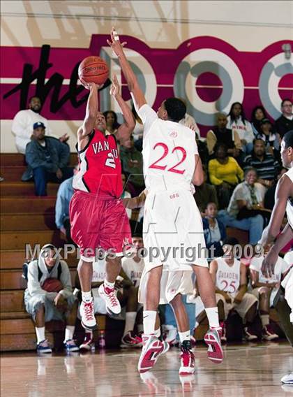 Thumbnail 3 in Van Nuys vs Pasadena (Rose City Round Ball Classic) photogallery.