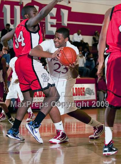 Thumbnail 1 in Van Nuys vs Pasadena (Rose City Round Ball Classic) photogallery.