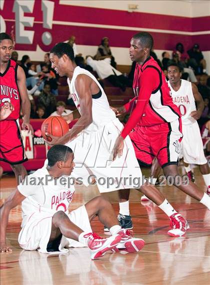 Thumbnail 2 in Van Nuys vs Pasadena (Rose City Round Ball Classic) photogallery.