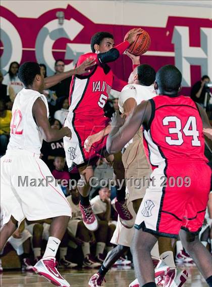 Thumbnail 1 in Van Nuys vs Pasadena (Rose City Round Ball Classic) photogallery.