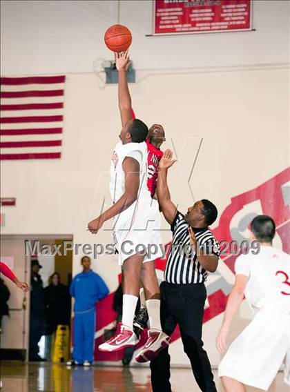Thumbnail 2 in Van Nuys vs Pasadena (Rose City Round Ball Classic) photogallery.
