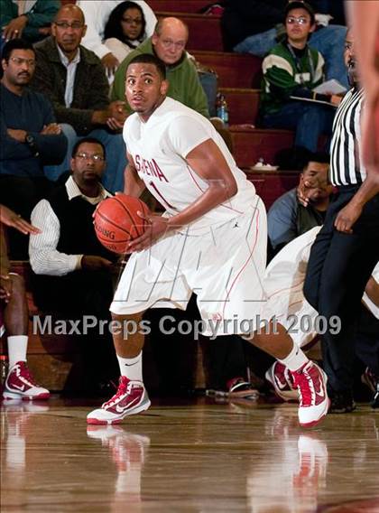 Thumbnail 2 in Van Nuys vs Pasadena (Rose City Round Ball Classic) photogallery.