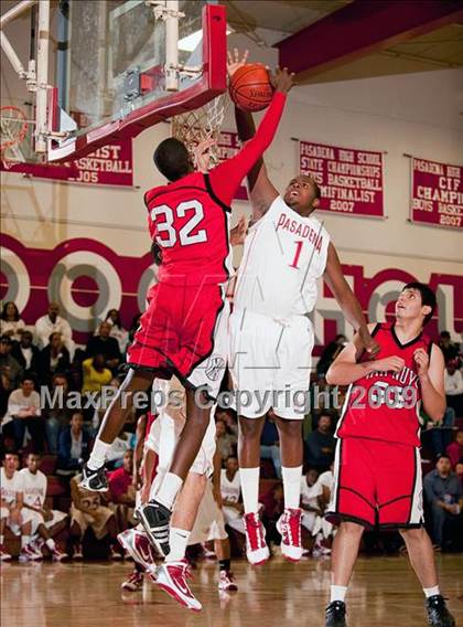 Thumbnail 1 in Van Nuys vs Pasadena (Rose City Round Ball Classic) photogallery.
