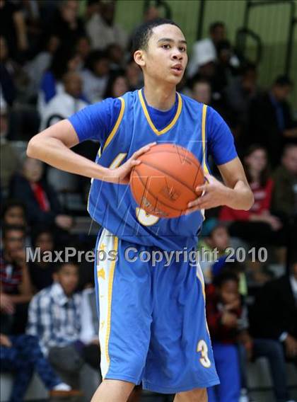 Thumbnail 2 in LACES vs. View Park (CIF LA City Section Small School Final) photogallery.