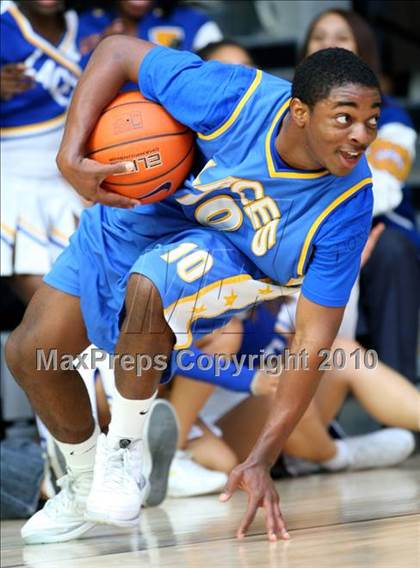Thumbnail 1 in LACES vs. View Park (CIF LA City Section Small School Final) photogallery.