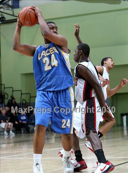Thumbnail 3 in LACES vs. View Park (CIF LA City Section Small School Final) photogallery.