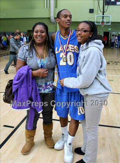 Thumbnail 3 in LACES vs. View Park (CIF LA City Section Small School Final) photogallery.
