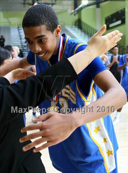 Thumbnail 1 in LACES vs. View Park (CIF LA City Section Small School Final) photogallery.