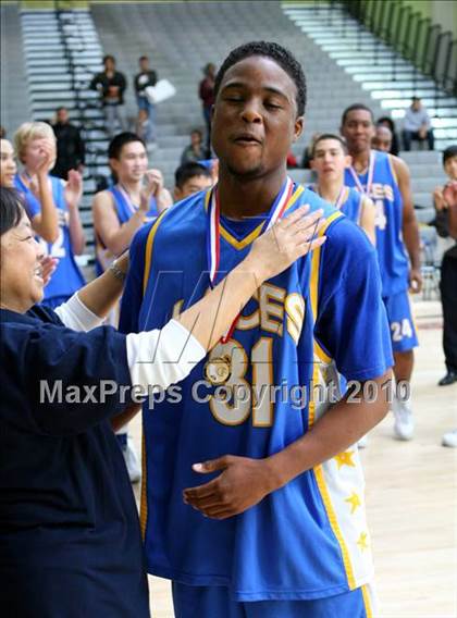 Thumbnail 3 in LACES vs. View Park (CIF LA City Section Small School Final) photogallery.