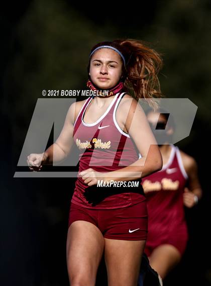 Thumbnail 2 in Clovis East vs Clovis West photogallery.