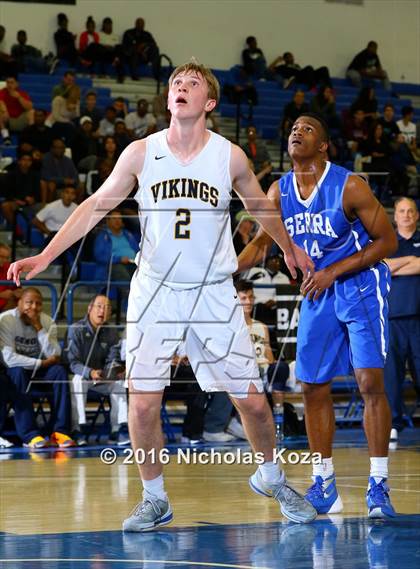Thumbnail 3 in Santa Monica vs. Serra (Fairfax State Preview) photogallery.