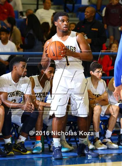 Thumbnail 3 in Santa Monica vs. Serra (Fairfax State Preview) photogallery.