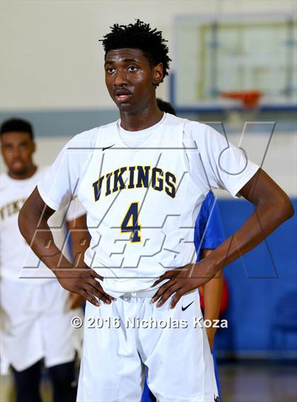 Thumbnail 2 in Santa Monica vs. Serra (Fairfax State Preview) photogallery.