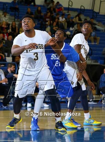 Thumbnail 3 in Santa Monica vs. Serra (Fairfax State Preview) photogallery.