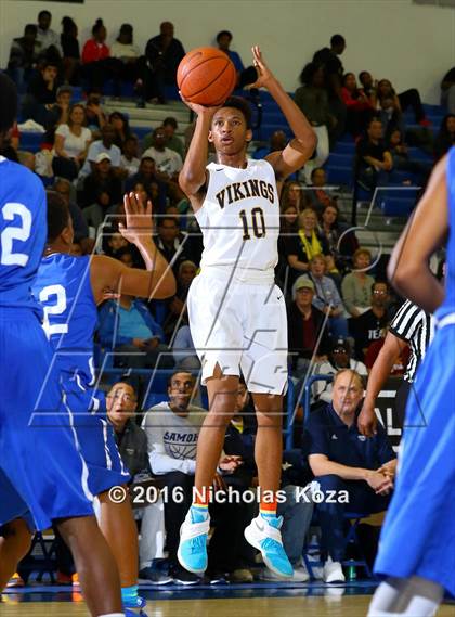 Thumbnail 1 in Santa Monica vs. Serra (Fairfax State Preview) photogallery.