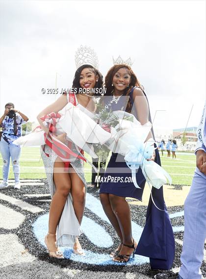 Thumbnail 1 in Raines @ Ribault photogallery.