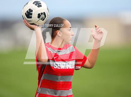 Thumbnail 2 in American Fork vs. Mountain Ridge (UHSAA 6A Quarter Final) photogallery.