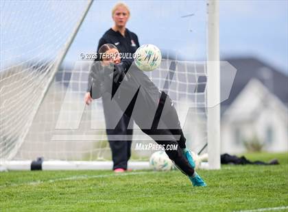 Thumbnail 3 in American Fork vs. Mountain Ridge (UHSAA 6A Quarter Final) photogallery.