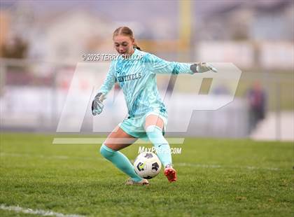 Thumbnail 3 in American Fork vs. Mountain Ridge (UHSAA 6A Quarter Final) photogallery.