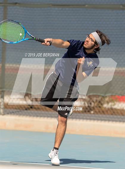 Thumbnail 2 in Golden Valley vs. East Bakersfield (Lynch Cup) photogallery.