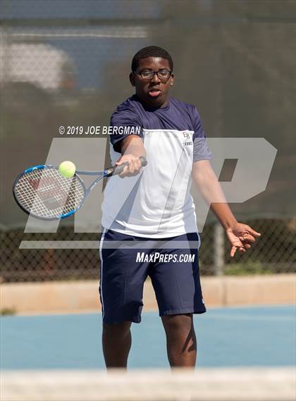 Thumbnail 2 in Golden Valley vs. East Bakersfield (Lynch Cup) photogallery.