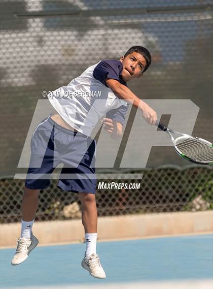Thumbnail 2 in Golden Valley vs. East Bakersfield (Lynch Cup) photogallery.