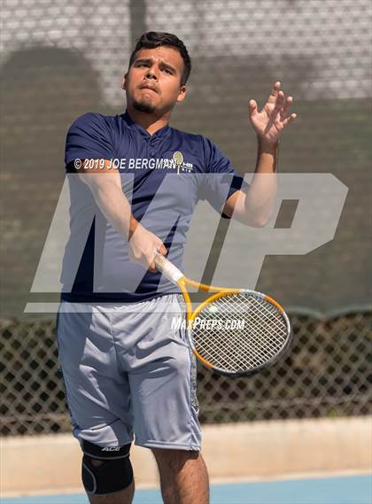 Thumbnail 3 in Golden Valley vs. East Bakersfield (Lynch Cup) photogallery.