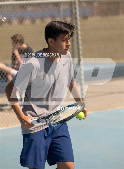 Thumbnail 2 in Golden Valley vs. East Bakersfield (Lynch Cup) photogallery.
