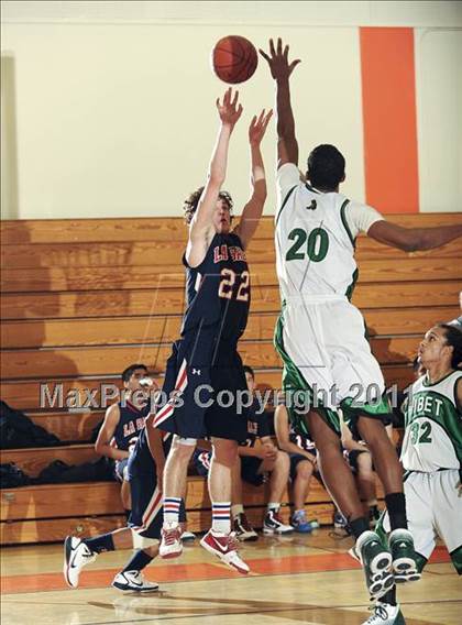 Thumbnail 3 in Ribet Academy vs. La Salle photogallery.