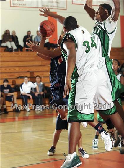 Thumbnail 2 in Ribet Academy vs. La Salle photogallery.