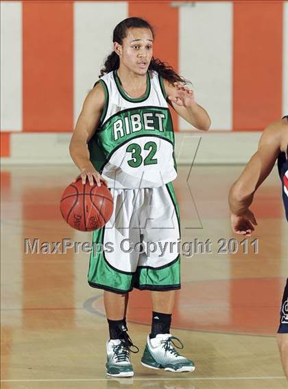 Thumbnail 2 in Ribet Academy vs. La Salle photogallery.