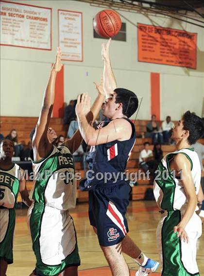 Thumbnail 1 in Ribet Academy vs. La Salle photogallery.
