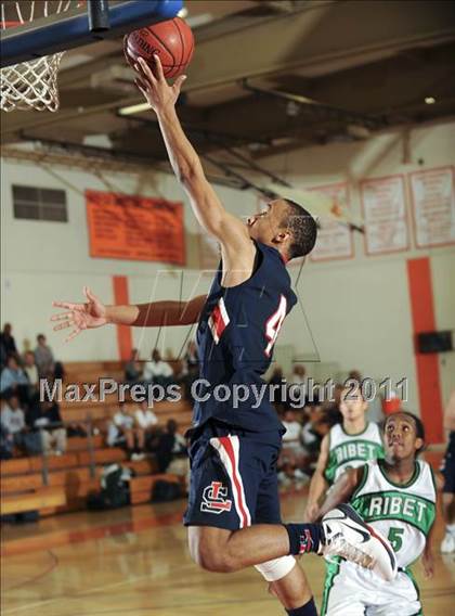 Thumbnail 2 in Ribet Academy vs. La Salle photogallery.