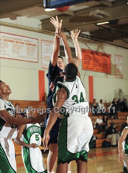 Thumbnail 2 in Ribet Academy vs. La Salle photogallery.