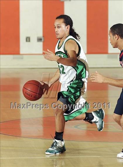 Thumbnail 2 in Ribet Academy vs. La Salle photogallery.