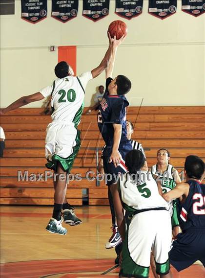 Thumbnail 1 in Ribet Academy vs. La Salle photogallery.