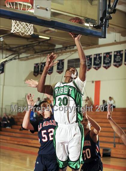 Thumbnail 2 in Ribet Academy vs. La Salle photogallery.