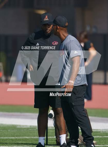 Thumbnail 3 in Adelanto vs Bishop Alemany (CIF SS Division 6 Championship) photogallery.