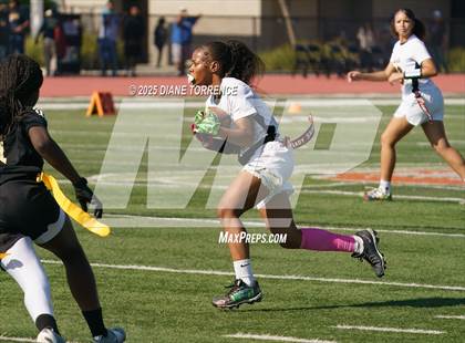 Thumbnail 3 in Adelanto vs Bishop Alemany (CIF SS Division 6 Championship) photogallery.