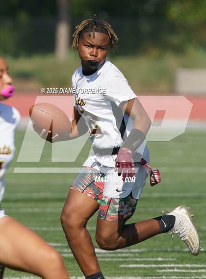 Thumbnail 3 in Adelanto vs Bishop Alemany (CIF SS Division 6 Championship) photogallery.