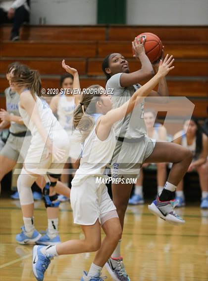 Thumbnail 3 in Bishop Gorman vs. Clovis North (MLK Showcase) photogallery.