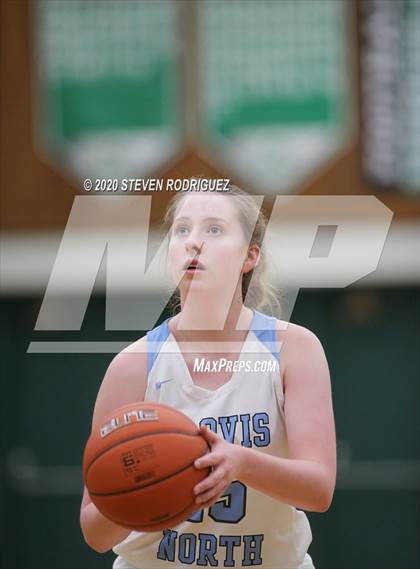 Thumbnail 1 in Bishop Gorman vs. Clovis North (MLK Showcase) photogallery.