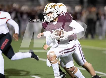 Thumbnail 3 in Dripping Springs v Manor (UIL 6A DII Area Playoff) photogallery.