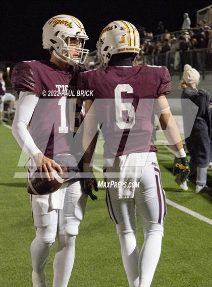 Thumbnail 2 in Dripping Springs v Manor (UIL 6A DII Area Playoff) photogallery.
