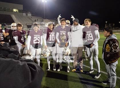 Thumbnail 2 in Dripping Springs v Manor (UIL 6A DII Area Playoff) photogallery.