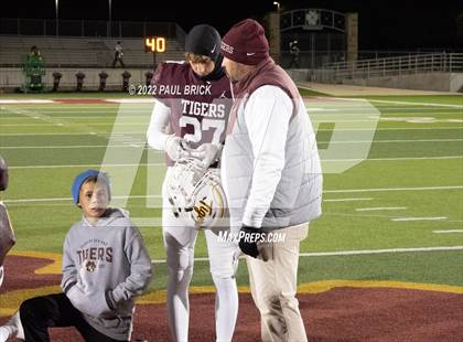 Thumbnail 3 in Dripping Springs v Manor (UIL 6A DII Area Playoff) photogallery.