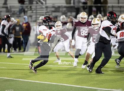 Thumbnail 2 in Dripping Springs v Manor (UIL 6A DII Area Playoff) photogallery.