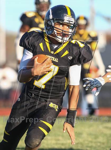 Thumbnail 1 in DeSmet Jesuit vs. Hazelwood Central (MSHSAA District Playoff) photogallery.
